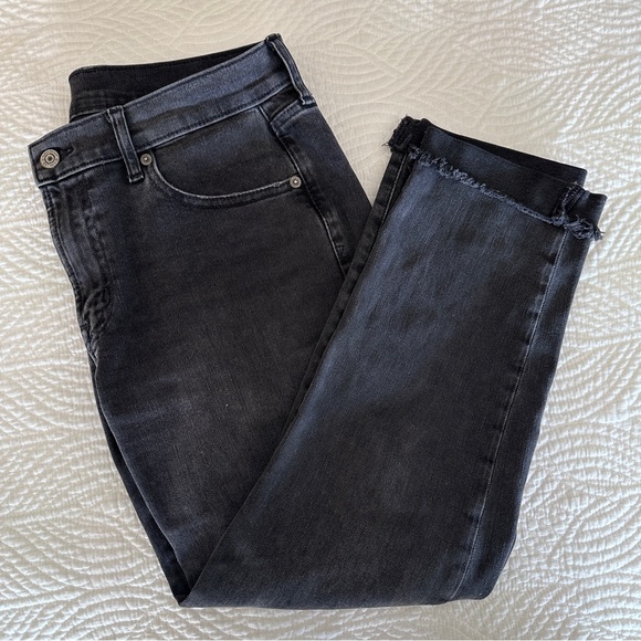 GAP Mid Rise Girlfriend Jeans with Washwell in washed black, 27 Short - Picture 12 of 12
